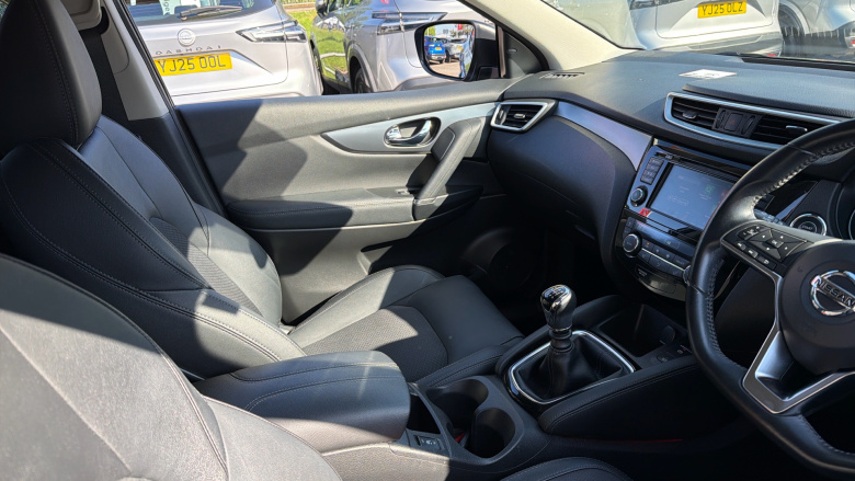 Nissan Qashqai 1.3 DiG-T Tekna 5dr Petrol Hatchback